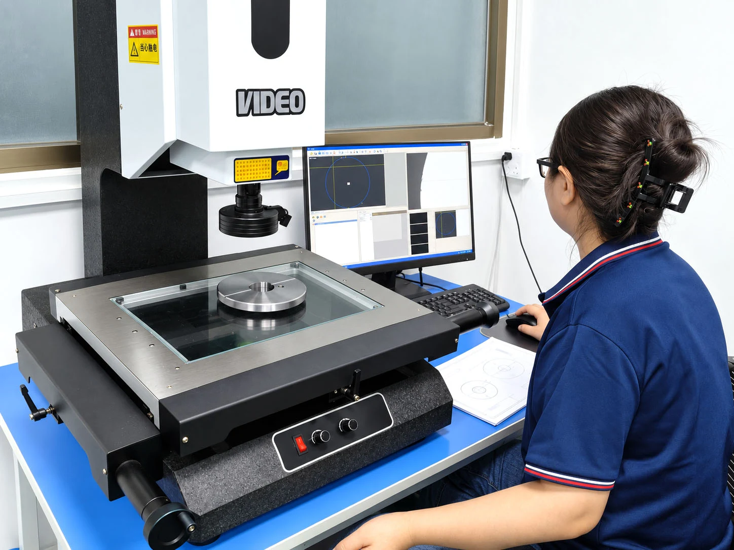 Operator using an optical measuring workstation at Zhongwei.